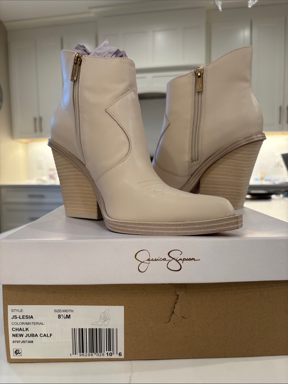 Jessica Simpson Chalk Leather Ankle Booties in Chalk